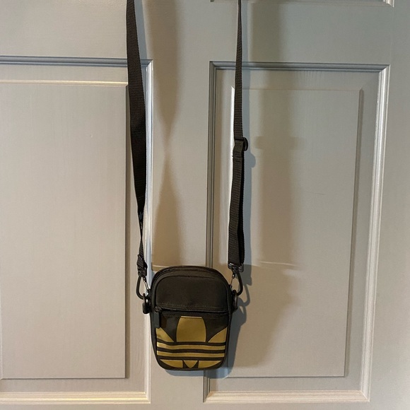 Adidas Unisex Crossbody Bag/Fanny Pack - Picture 2 of 6